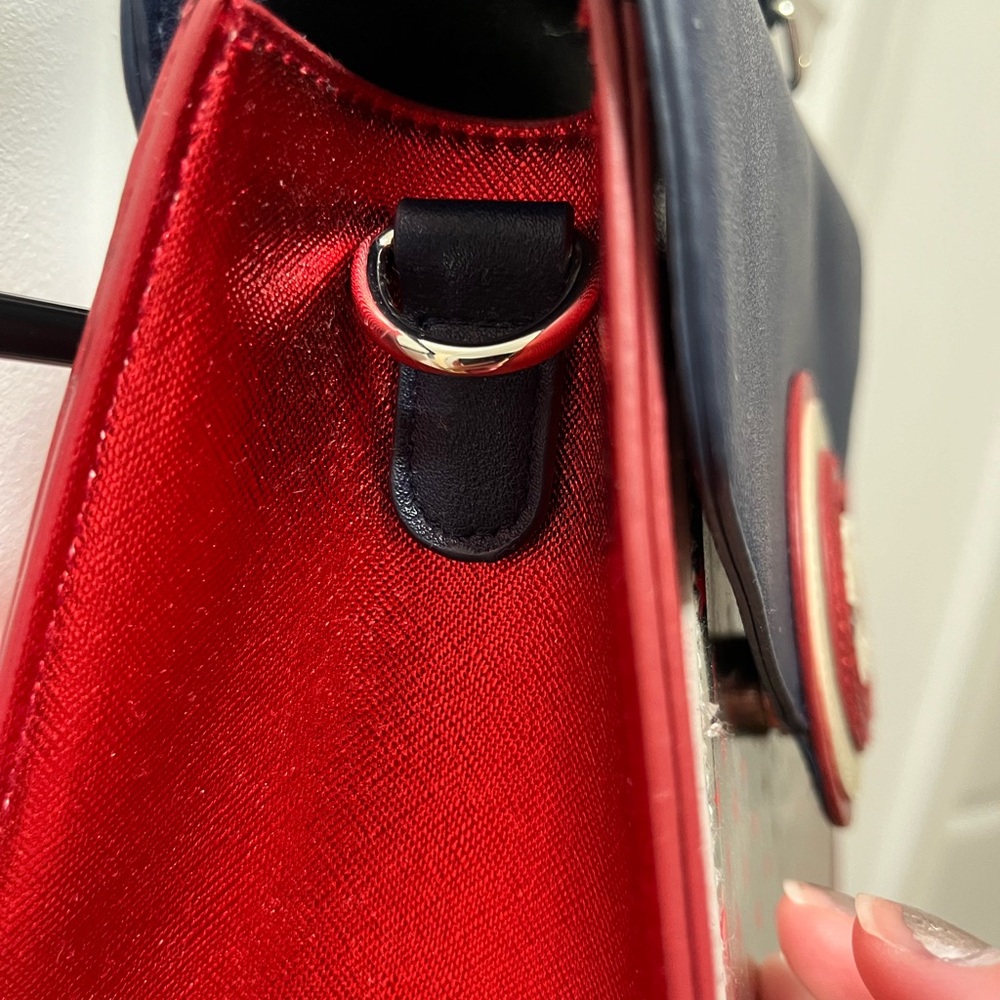 Danielle Nicole Captain America Purse - Picture 4 of 10